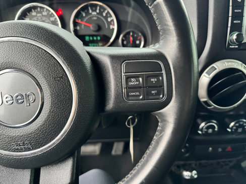 Used 2017 Jeep Wrangler Unlimited Rubicon w/ Connectivity Group image 13