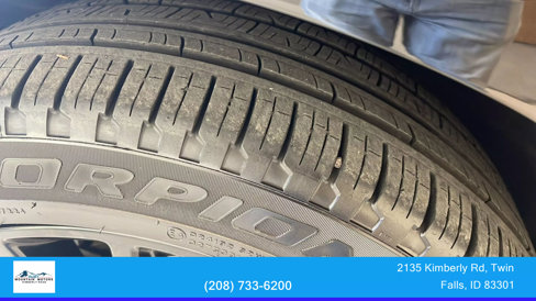 Used 2022 Ford Edge ST-Line w/ Cold Weather Package image 10