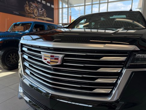 Used 2024 Cadillac Escalade Premium Luxury Platinum image 8
