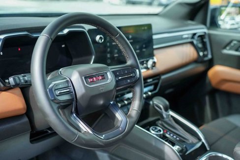Used 2025 GMC Canyon AT4 image 28