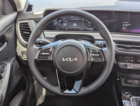 Certified 2025 Kia Seltos EX w/ EX Sunroof Package image 16