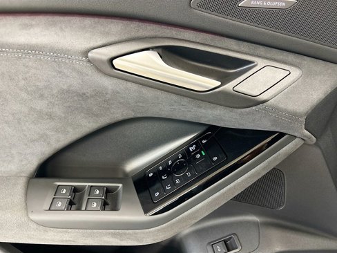 New 2025 Audi SQ6 e-tron Premium Plus image 19