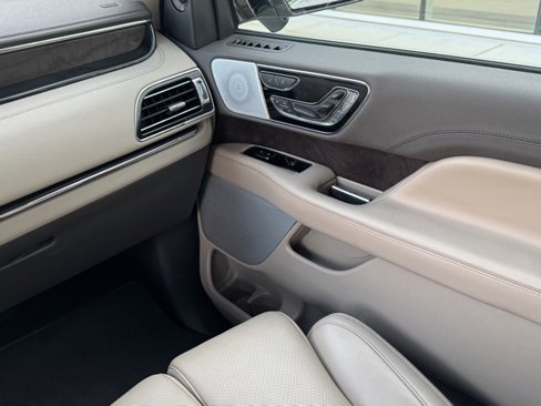 Used 2023 Lincoln Navigator L Reserve image 21