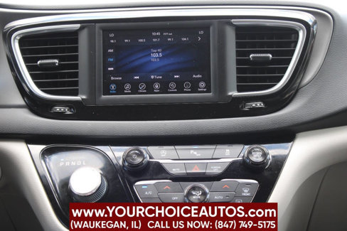Used 2020 Chrysler Pacifica Touring-L image 19