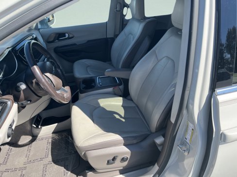 Used 2019 Chrysler Pacifica Touring-L Plus w/ Advanced Safetytec Group image 11