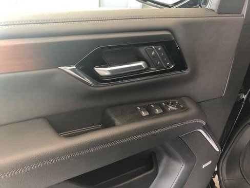 New 2025 GMC Yukon Denali w/ Sun & Power Step Package image 6