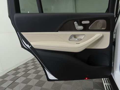 New 2026 Mercedes-Benz GLS 580 4MATIC image 28