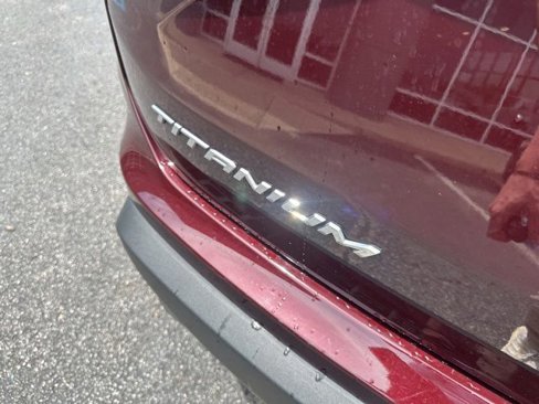 Used 2024 Ford Edge Titanium image 10