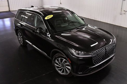 Used 2025 Lincoln Aviator AWD image 11