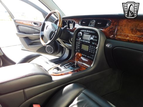 Used 2004 Jaguar XJ8 image 13