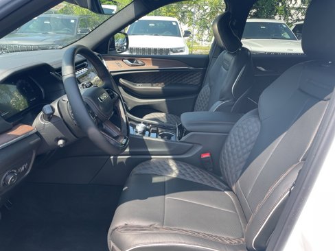 New 2025 Jeep Grand Cherokee Summit image 13