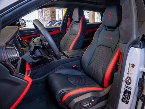 Used 2023 Lamborghini Urus S image 11