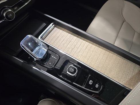 New 2026 Volvo XC60 B5 Core w/ Protection Package Premier image 12