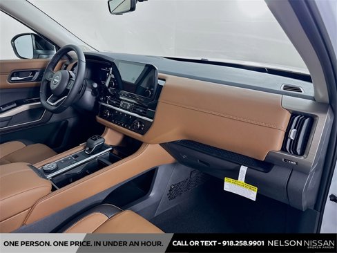 New 2025 Nissan Pathfinder Platinum image 32