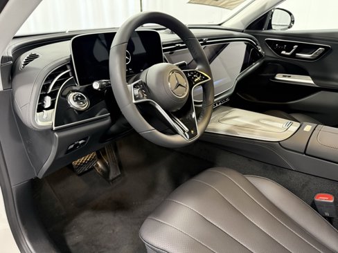 New 2026 Mercedes-Benz E 350 4MATIC Sedan image 10