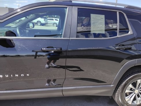Used 2025 Chevrolet Equinox LT w/ Convenience Package II image 9