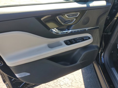 New 2026 Lincoln Corsair Premiere image 8