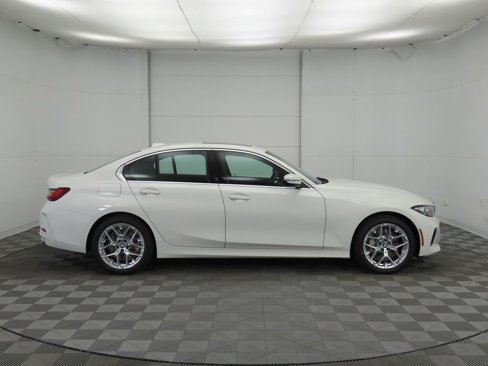 Used 2025 BMW 330i Sedan w/ Convenience Package image 5