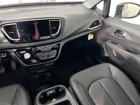 New 2025 Chrysler Pacifica Select image 23
