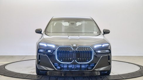 New 2026 BMW 750e xDrive image 7