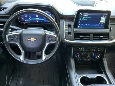 Used 2023 Chevrolet Suburban Premier image 16