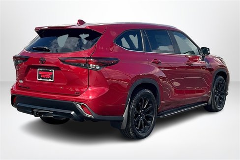 Used 2025 Toyota Highlander XLE image 13