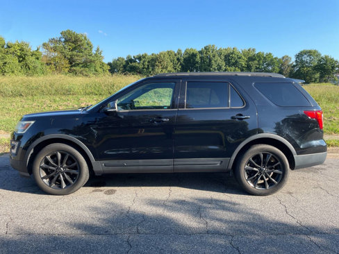 Used 2017 Ford Explorer XLT w/ Equipment Group 202A image 2