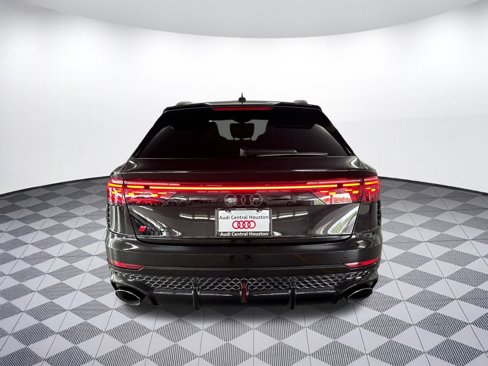 New 2025 Audi RS Q8 performance image 10