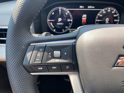 New 2025 Mitsubishi Outlander 4WD Plug-In Hybrid image 16