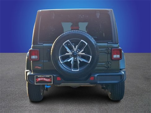 Used 2024 Jeep Wrangler Unlimited image 5