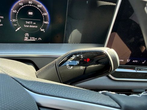Certified 2025 Volkswagen Tiguan SE image 16