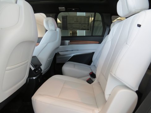 New 2026 Cadillac Vistiq Luxury w/ LPO, Floor Liner Package image 16
