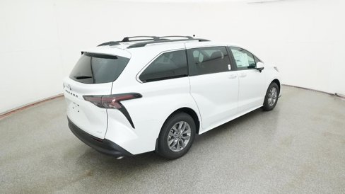 New 2025 Toyota Sienna XLE image 12