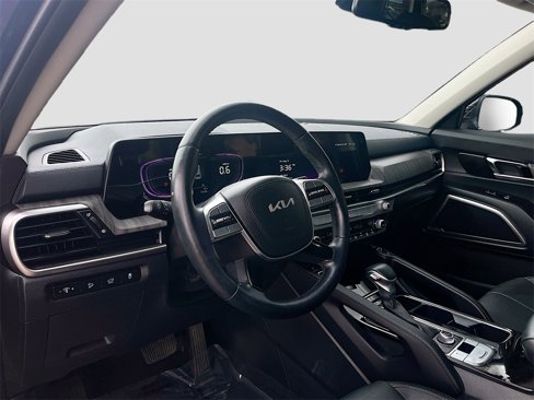 Used 2024 Kia Telluride EX w/ EX Captain's Chair Package image 9