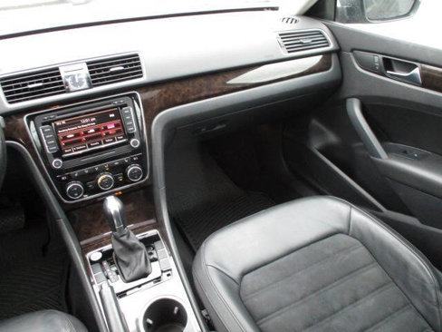 Used 2015 Volkswagen Passat TDI SEL Premium image 18