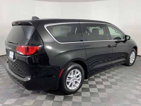 New 2025 Chrysler Voyager LX image 16
