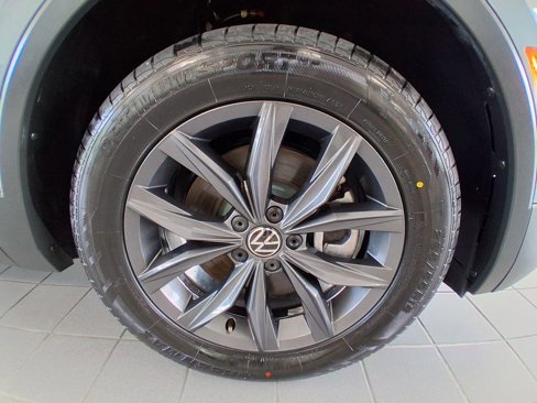 Used 2022 Volkswagen Tiguan SE image 27