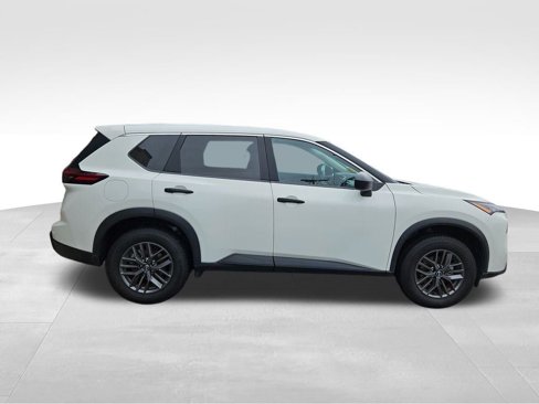 Used 2024 Nissan Rogue S image 4