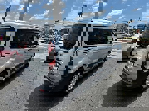 Used 2018 Ford Transit Connect XL image 3