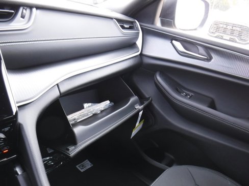 New 2025 Jeep Grand Cherokee L Laredo image 25