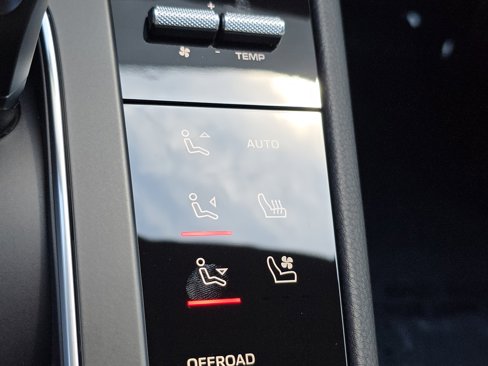 New 2025 Porsche Macan image 15