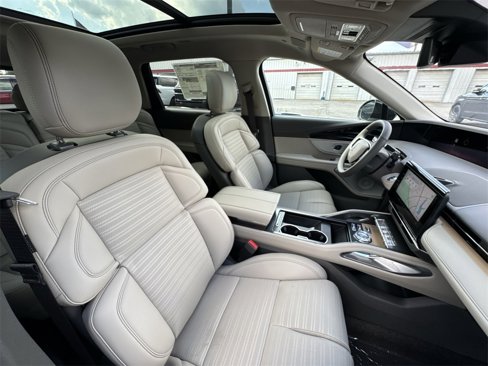 New 2025 Lincoln Nautilus Reserve image 25