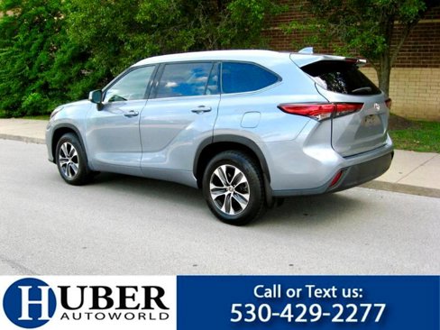 Used 2021 Toyota Highlander XLE image 3
