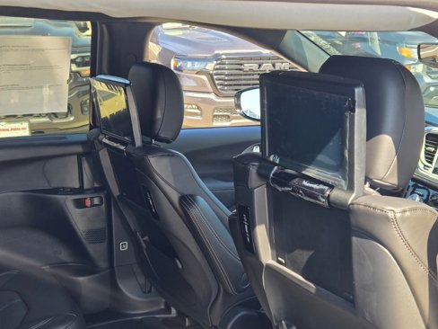 New 2026 Chrysler Pacifica Select image 9