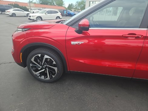 New 2025 Mitsubishi Outlander SE image 15