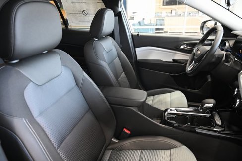 New 2025 Chevrolet Trax LT w/ Driver Confidence Package image 8