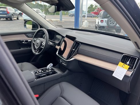 New 2026 Volvo XC90 B6 Plus w/ Protection Package Premier image 37