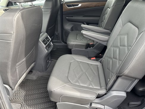 New 2025 Volkswagen Atlas SE image 30