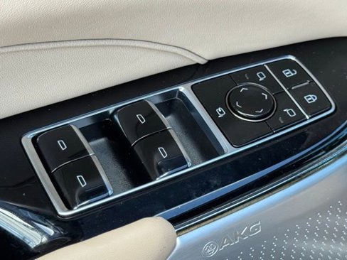 New 2026 Cadillac Lyriq V image 18