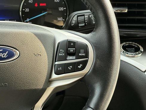 Used 2022 Ford Explorer XLT image 16